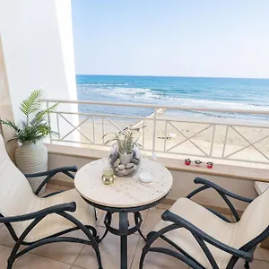 https://quattro-sea-view-beachfront-ap-4.larnacahotels.org